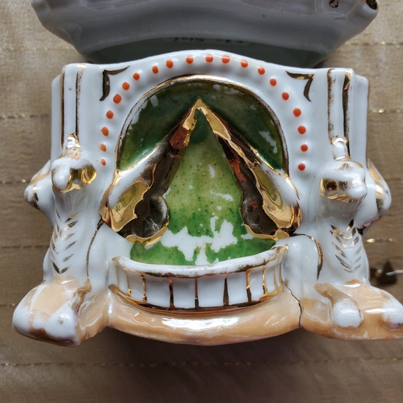 Vintage Staffordshire Fairing Trinket Box - Picture 5 of 8